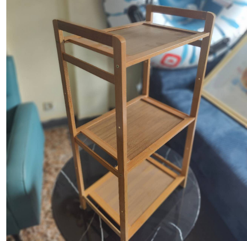 Etagère sur pied à plusieurs niveaux en bambou